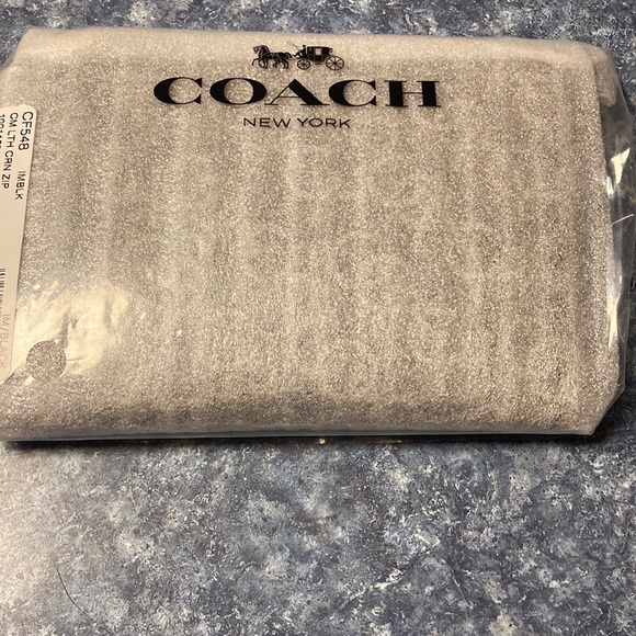Coach Corner zip wristlet. New in packaging. - Picture 7 of 7